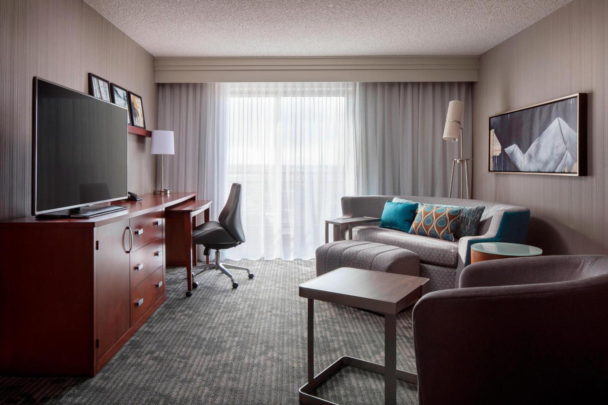 Courtyard By Marriott Airport Hotel Denver
