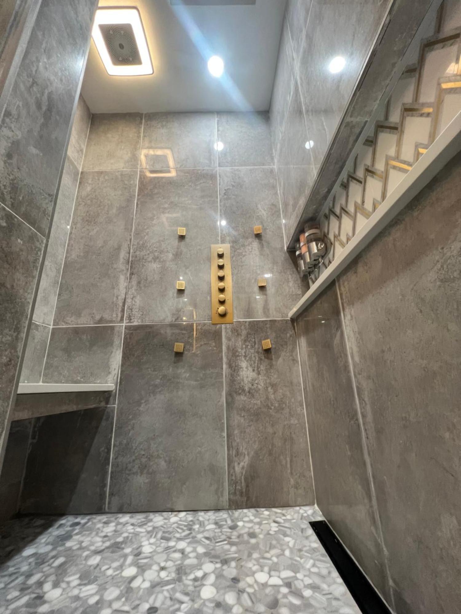 5 Bedroom Luxurious-gem Mansion In Heart Of Denver