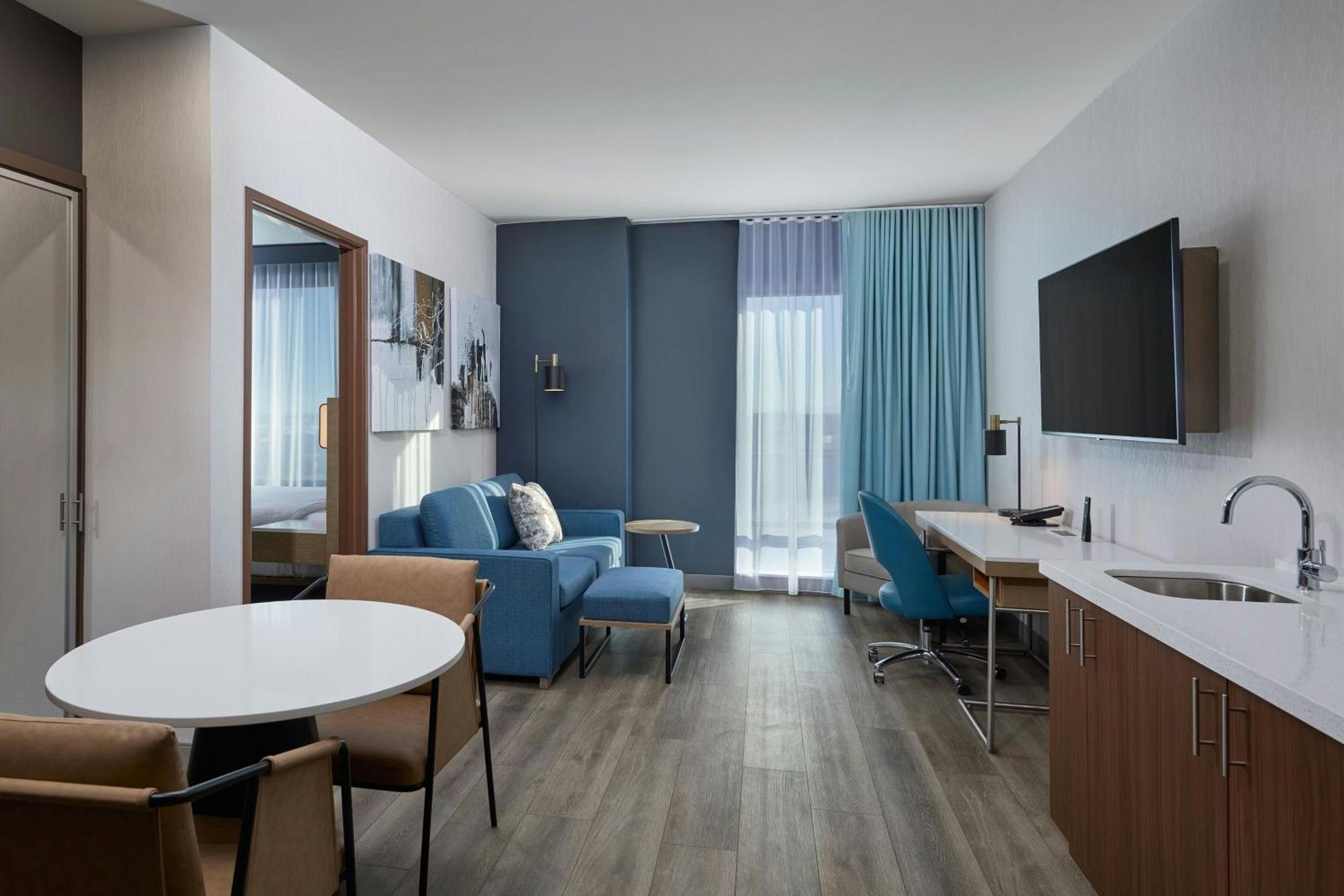 Courtyard By Marriott Downtown Stadium Area 3*