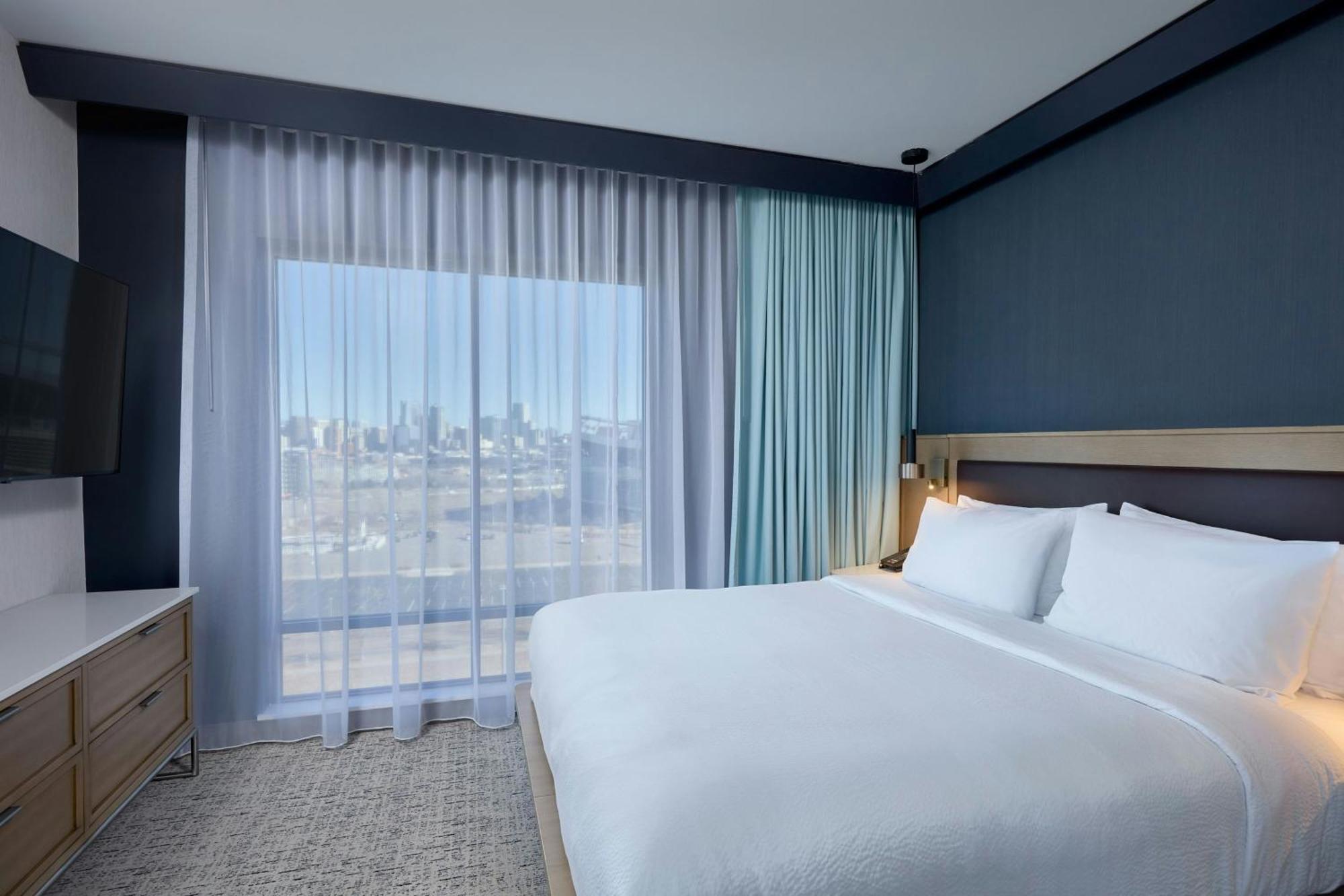 Courtyard By Marriott Downtown Stadium Area Hotel