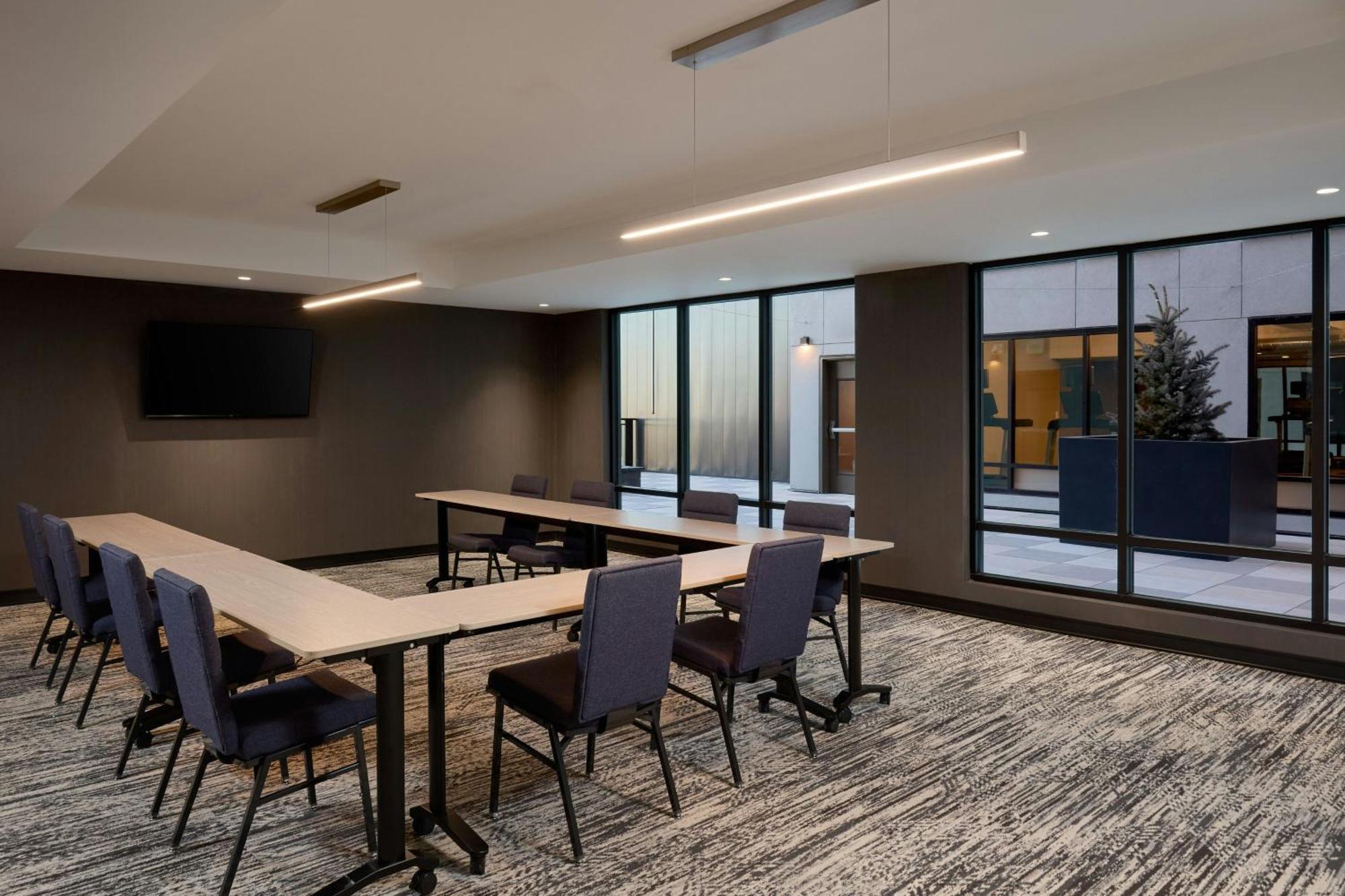 Courtyard By Marriott Downtown Stadium Area Hotel 3*