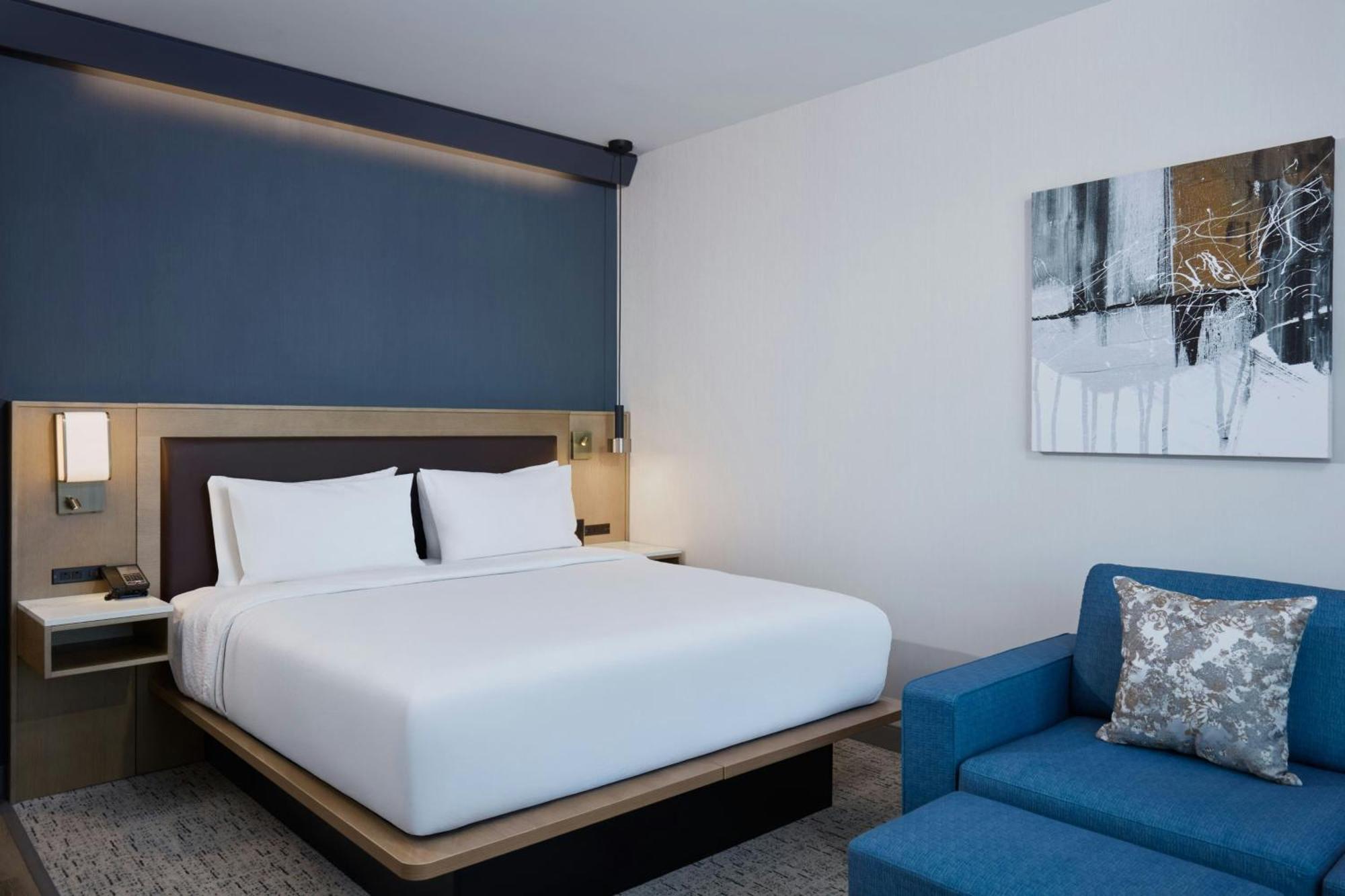 Courtyard By Marriott Downtown Stadium Area