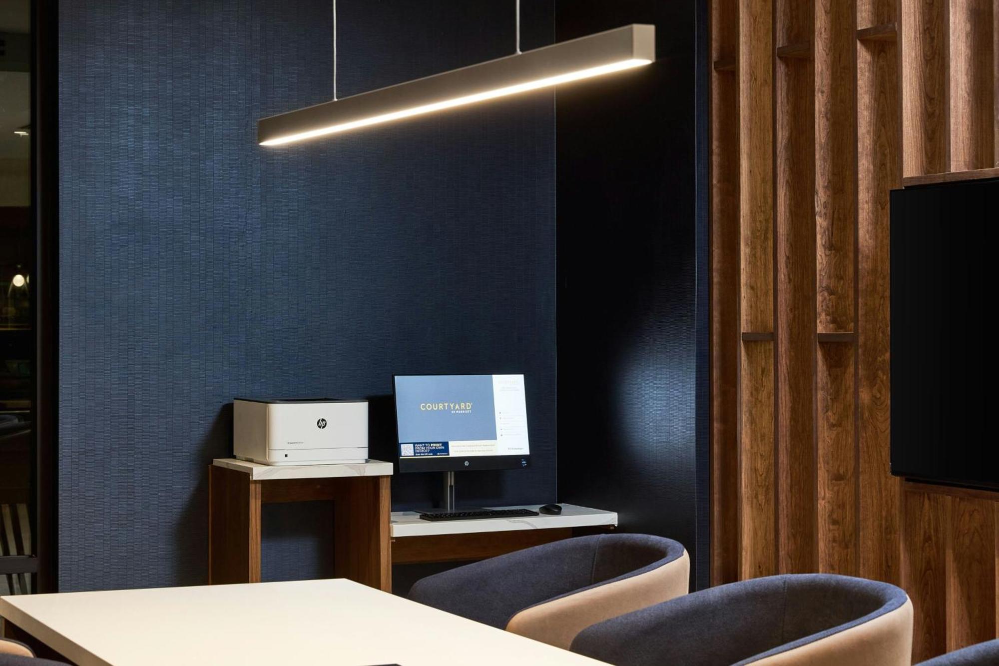 Courtyard By Marriott Downtown Stadium Area Hotel 3*