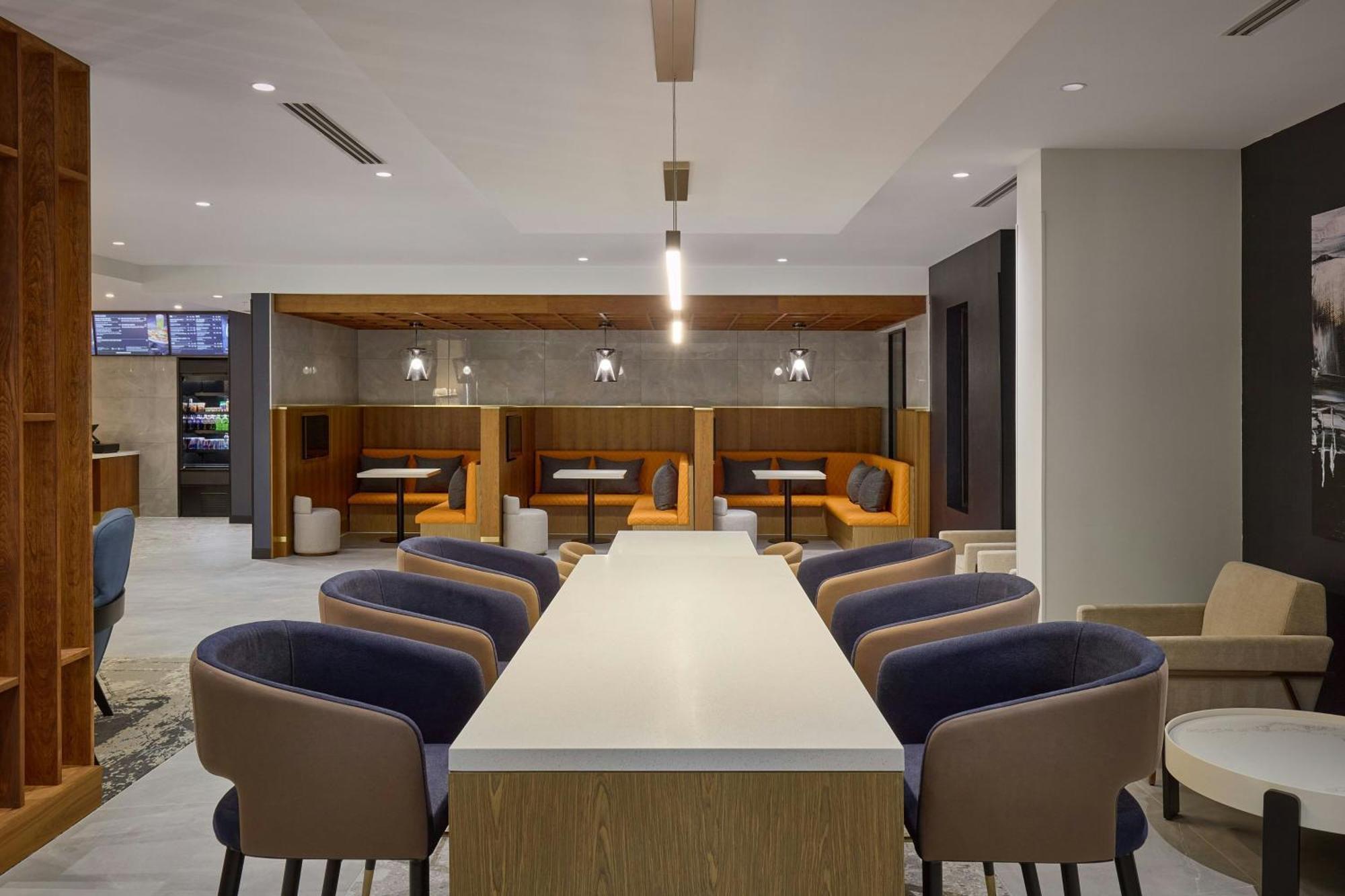 Courtyard By Marriott Downtown Stadium Area 3*