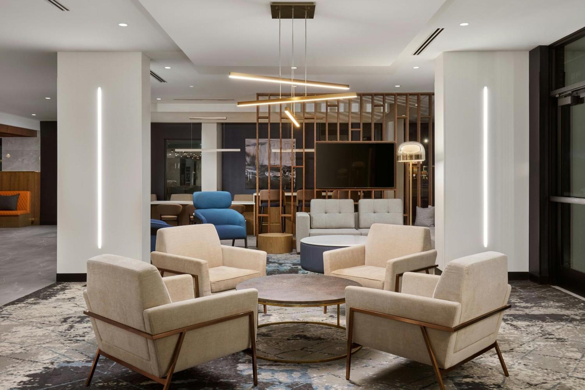 Courtyard By Marriott Downtown Stadium Area 3*