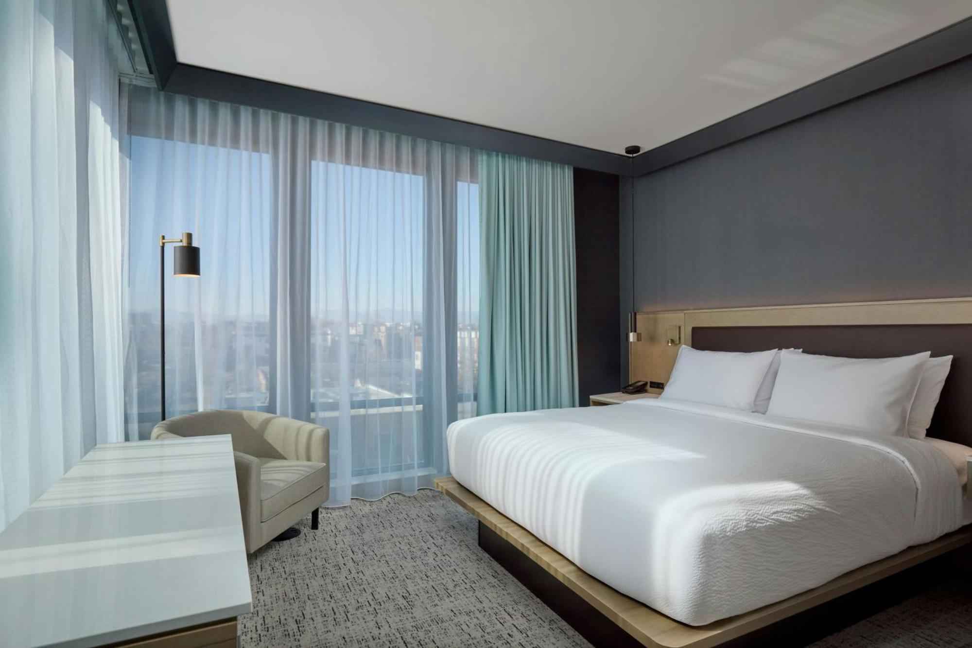 Courtyard By Marriott Downtown Stadium Area