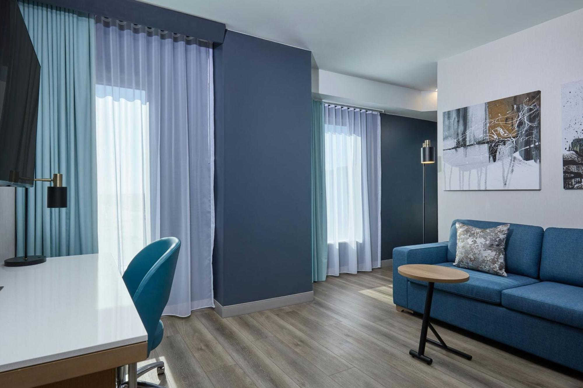 Courtyard By Marriott Downtown Stadium Area