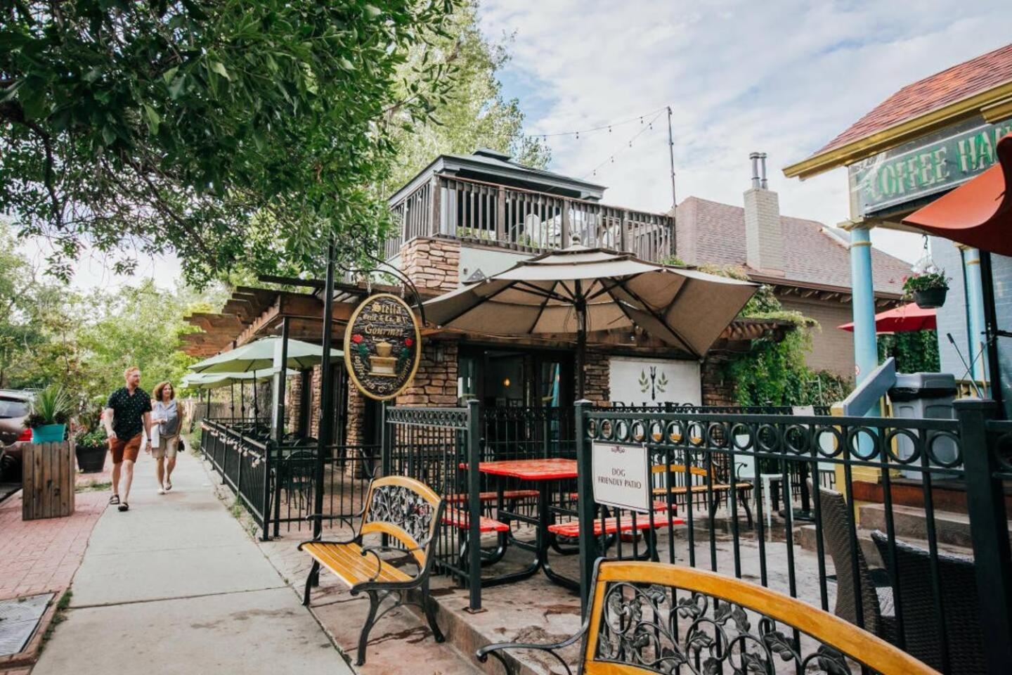 1920s Inspired Stay-coffee Bar- Cozy-local Holiday home
