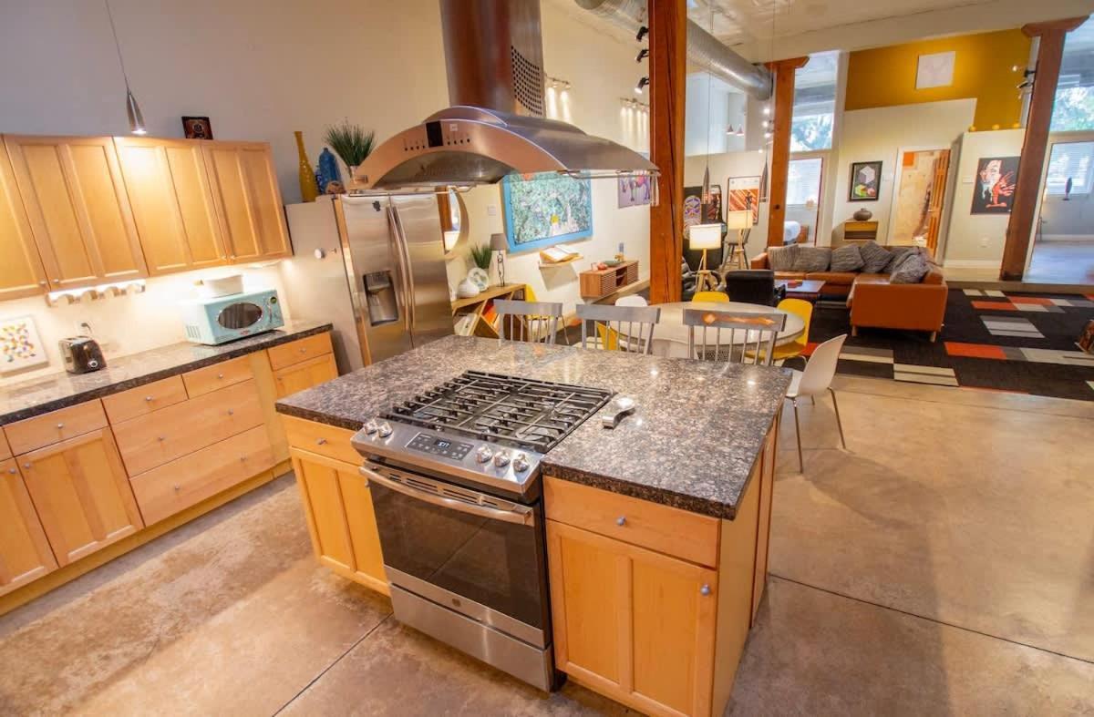 Holiday home Trendy Modern Loft In Rino Art District