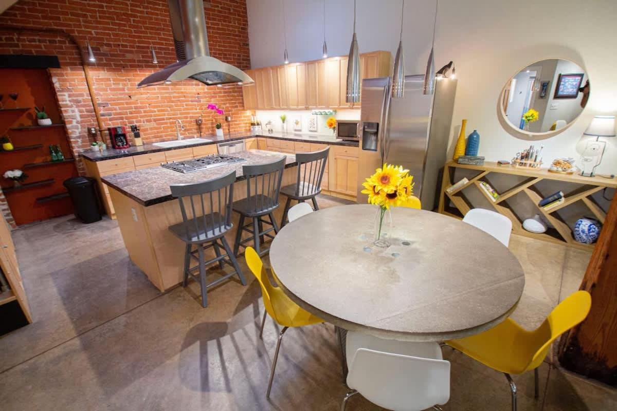 Trendy Modern Loft In Rino Art District * Denver