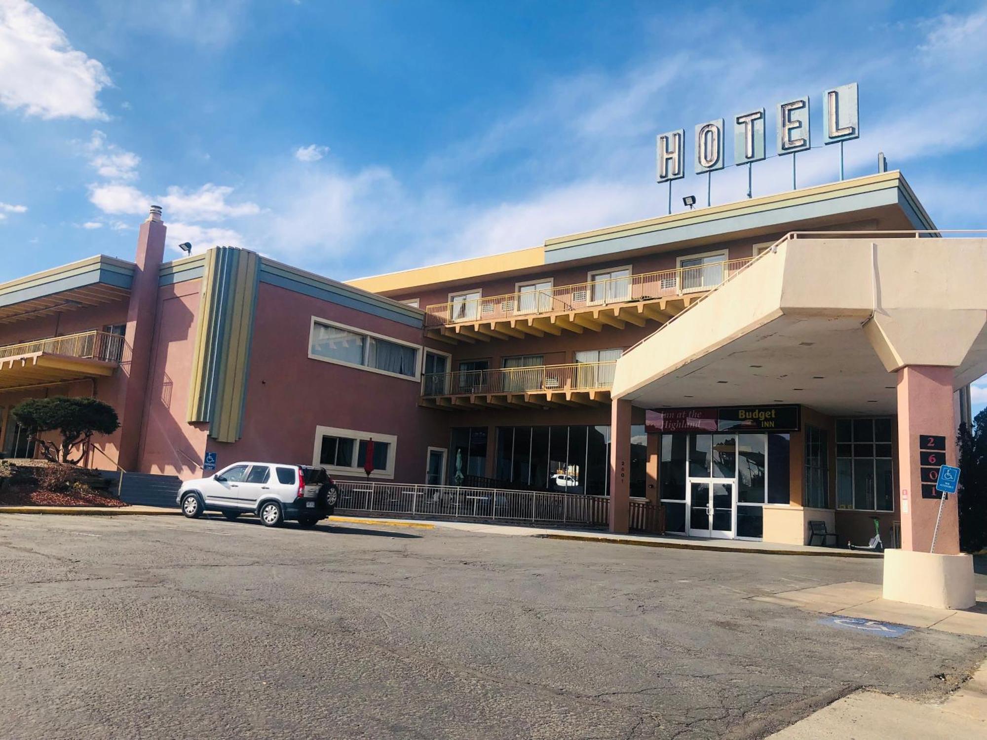 At The Highland Downtown 3*
