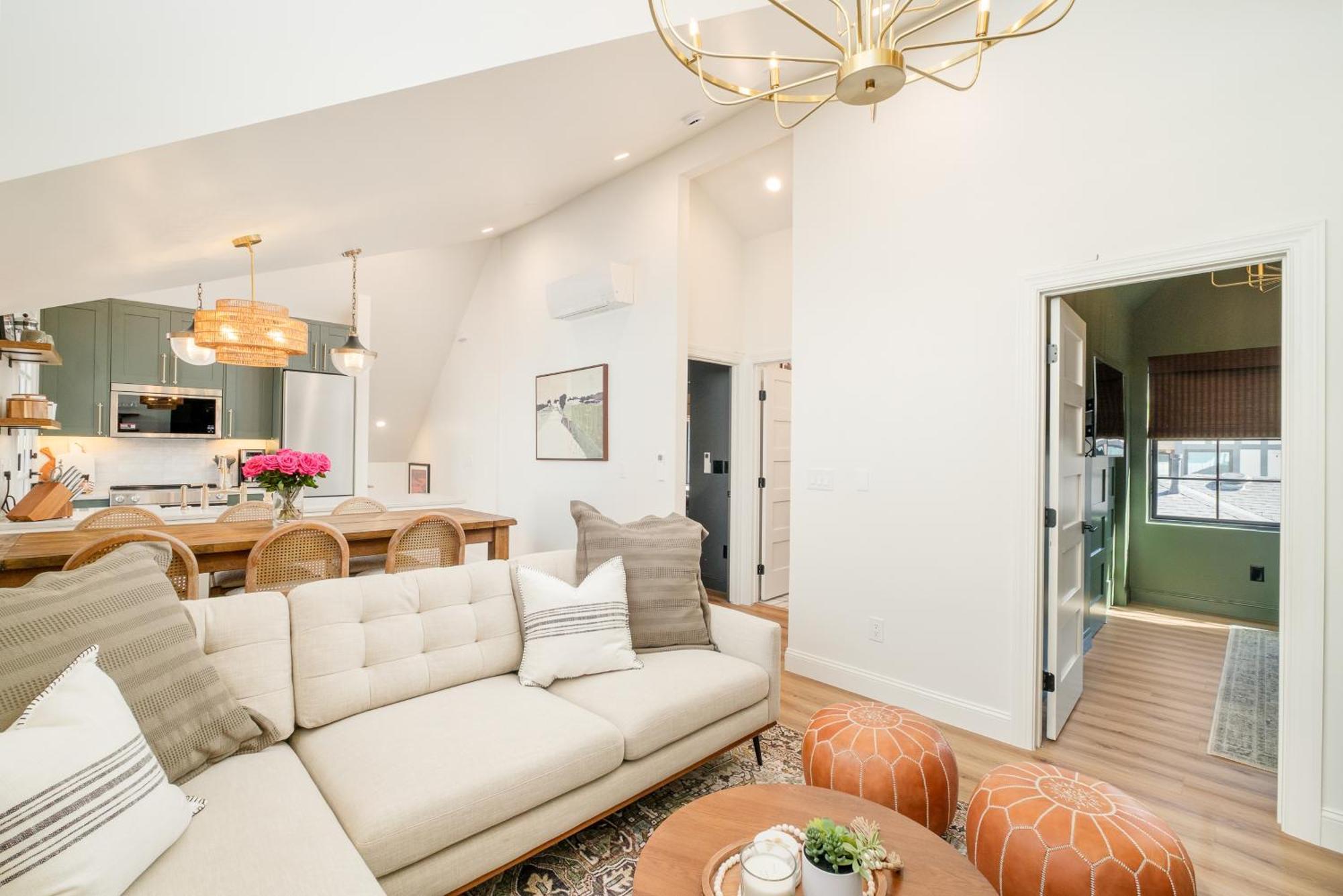Luxe Designer Flat On Sloans With Rooftop Deck Apartment