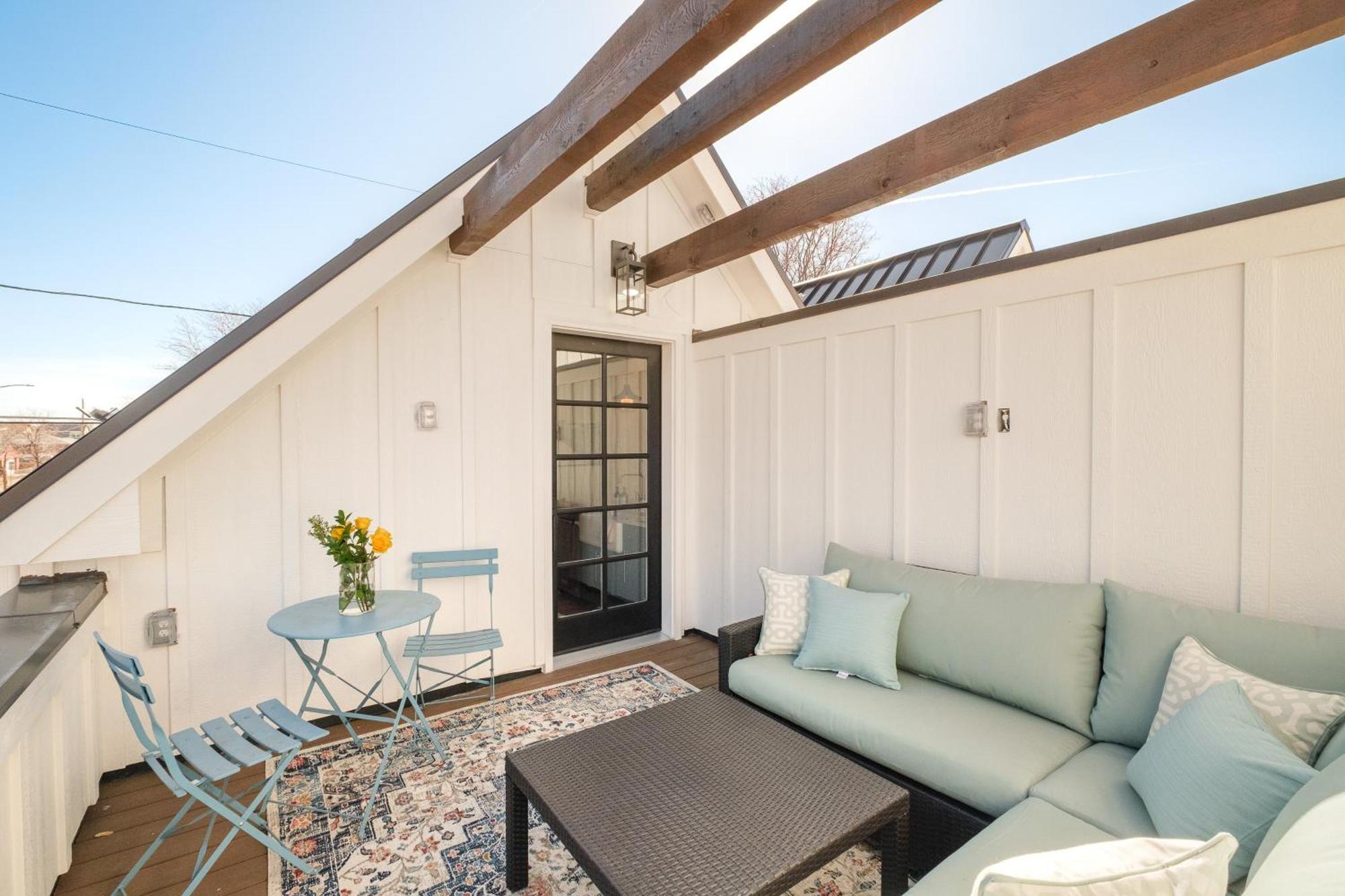 Apartment Luxe Designer Flat On Sloans With Rooftop Deck *