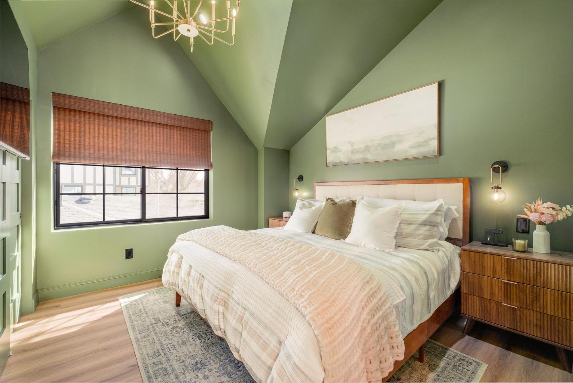 Luxe Designer Flat On Sloans With Rooftop Deck Apartment *