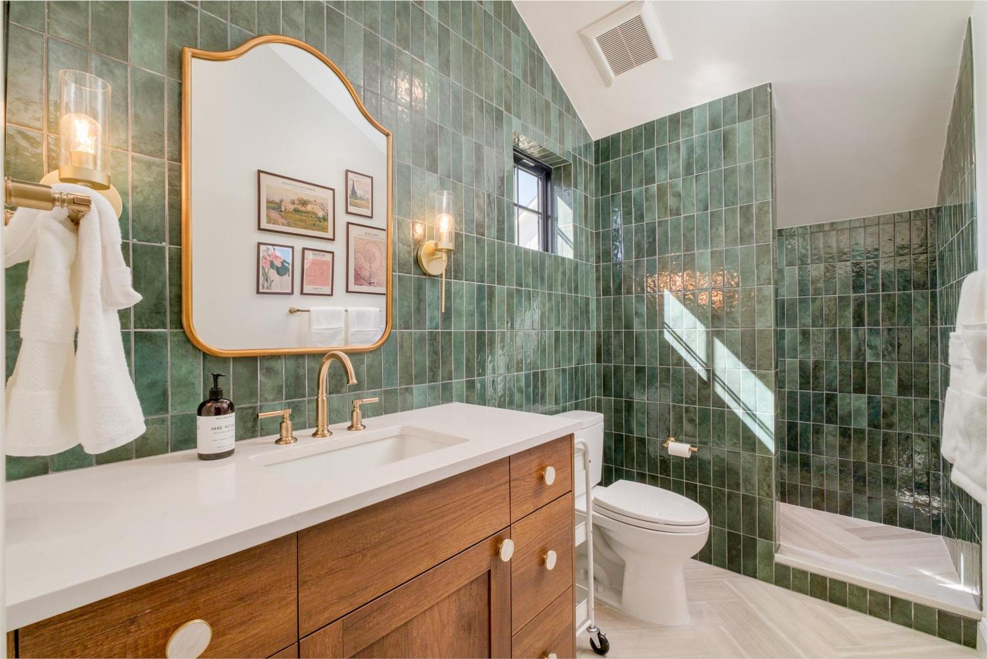 Luxe Designer Flat On Sloans With Rooftop Deck