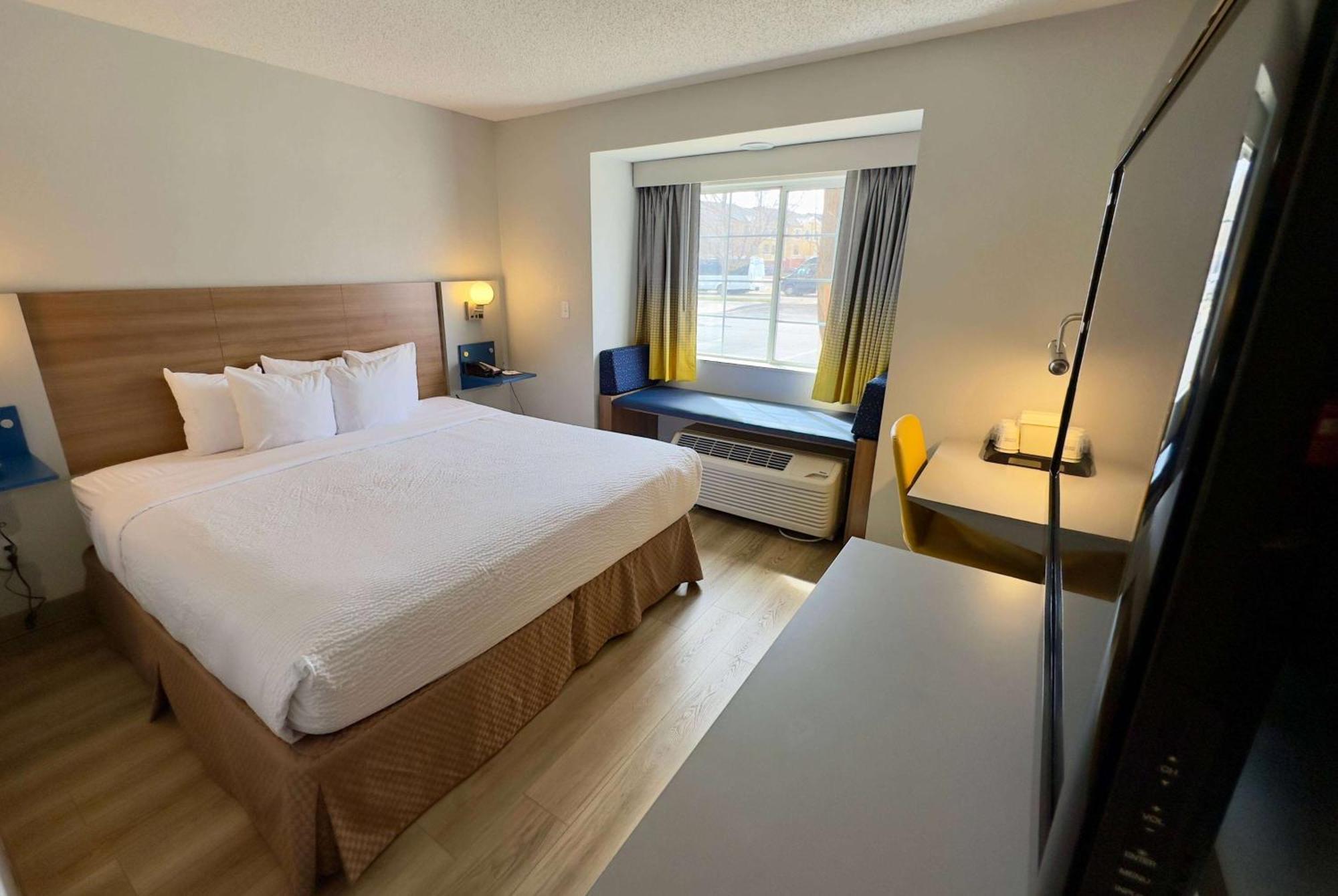 Microtel & By Wyndham Airport 2*