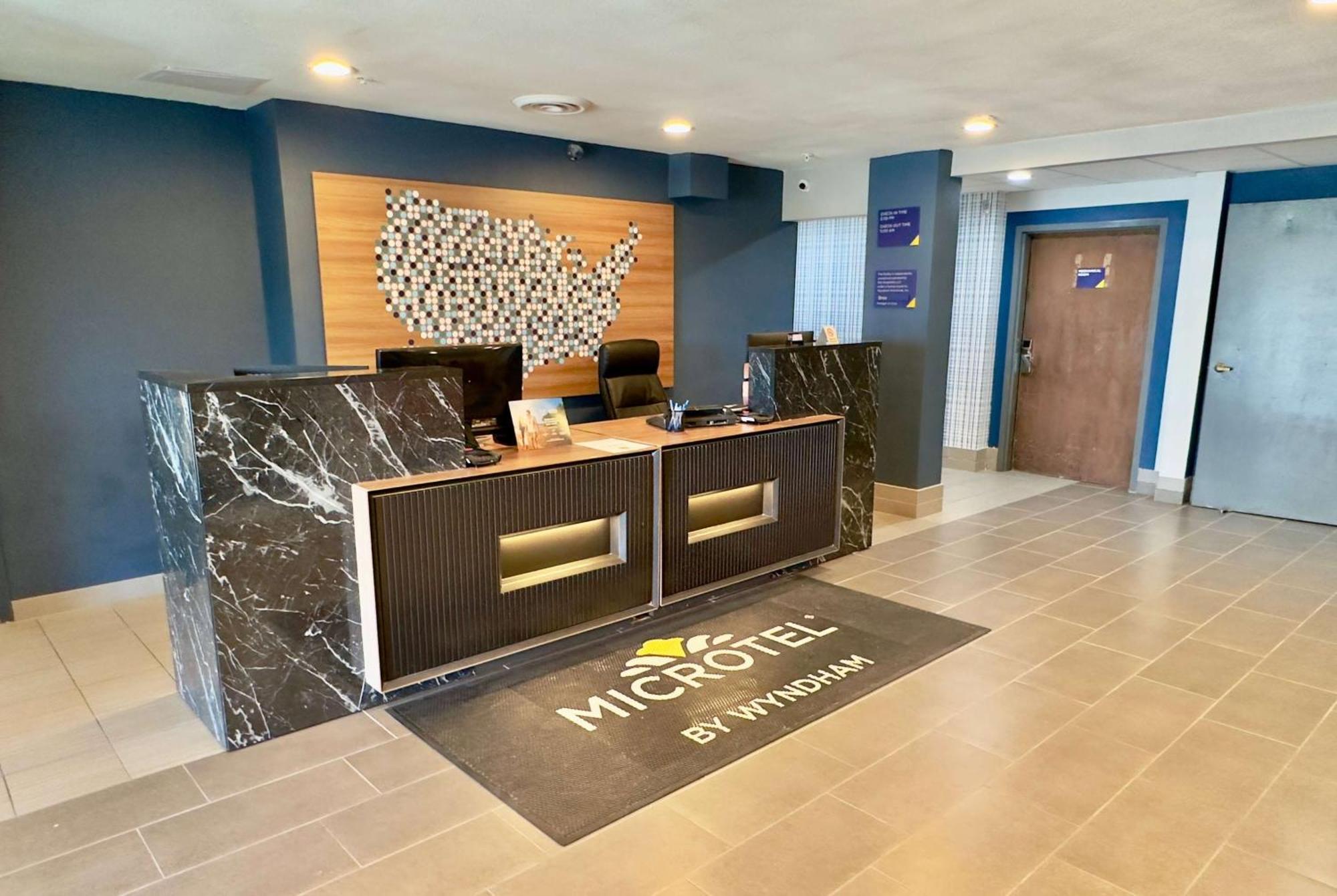 Hotel Microtel & By Wyndham Airport 2*