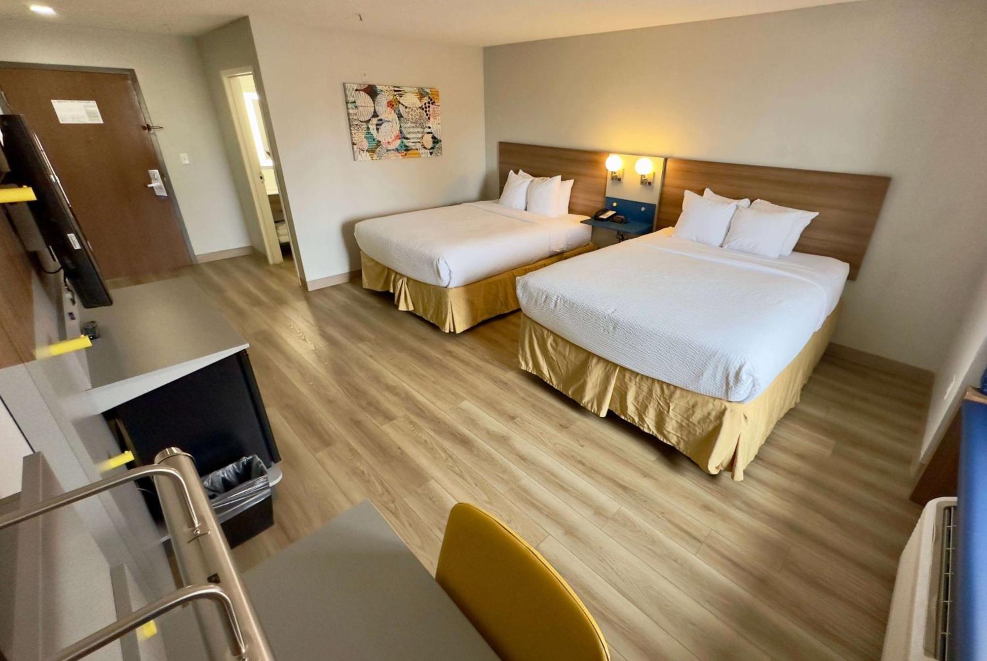 Microtel & By Wyndham Airport Hotel