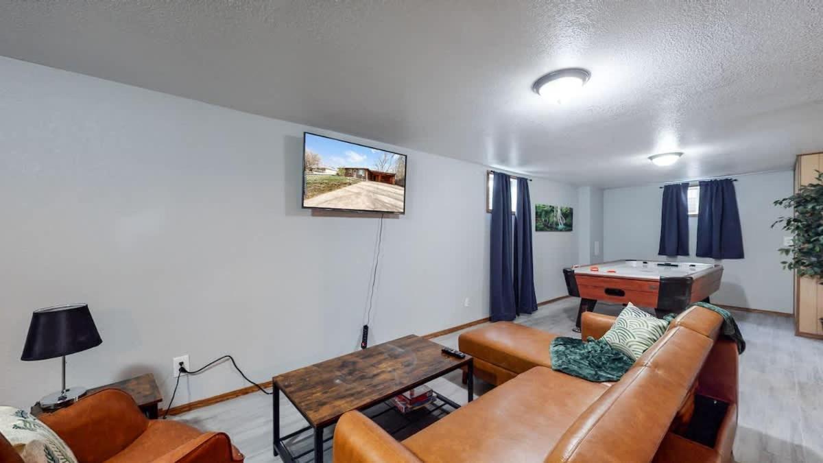 Spacious Family With Hockey Table & Huge Yard Escape Holiday home Denver