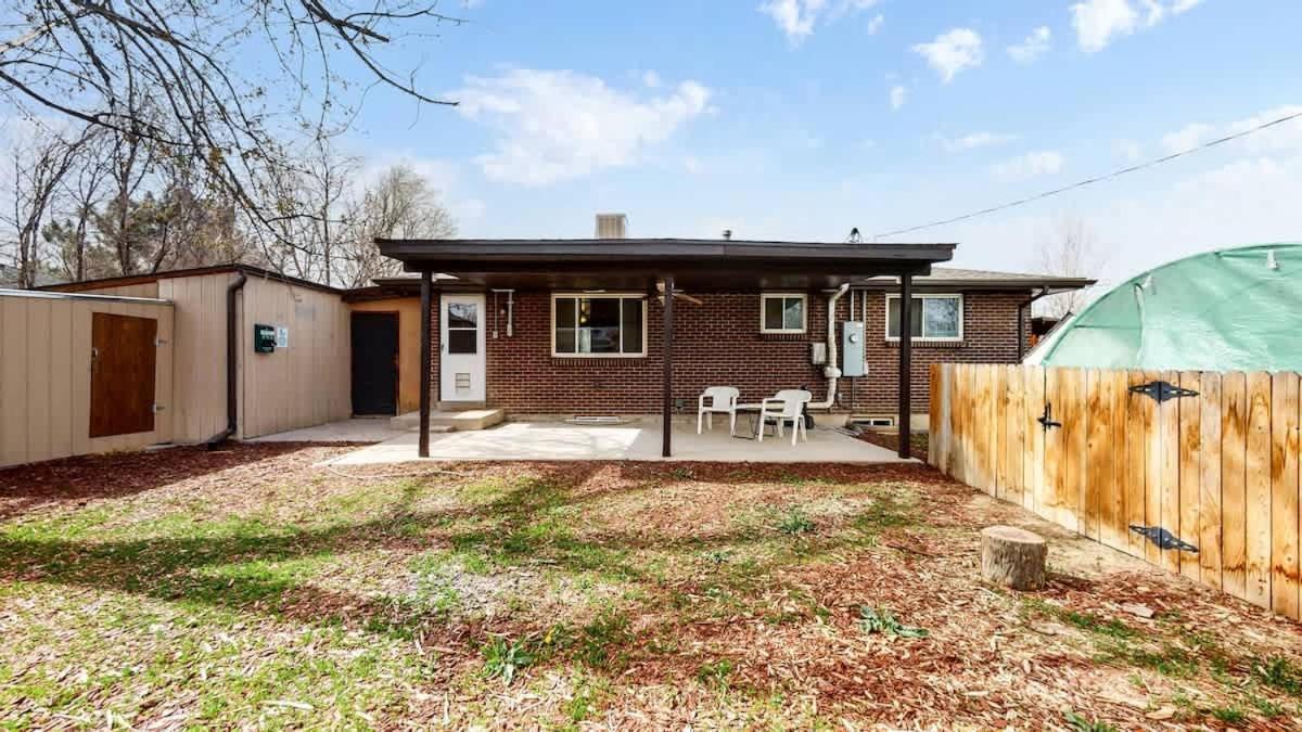 Spacious Family With Hockey Table & Huge Yard Escape Holiday home Denver