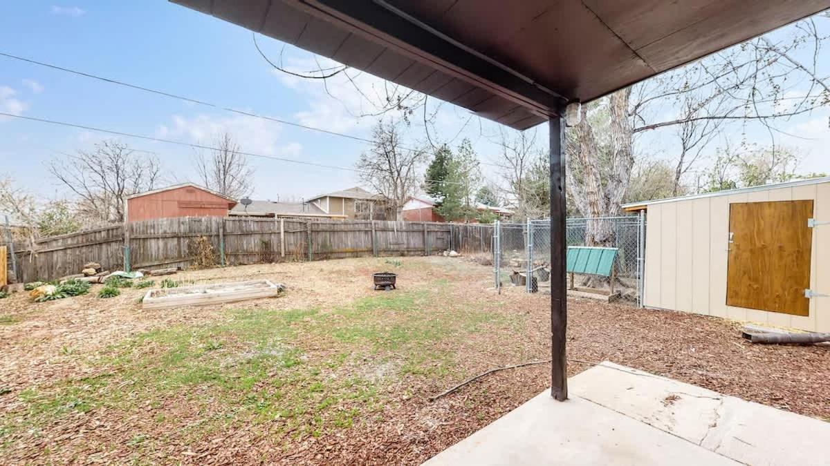 Spacious Family With Hockey Table & Huge Yard Escape *