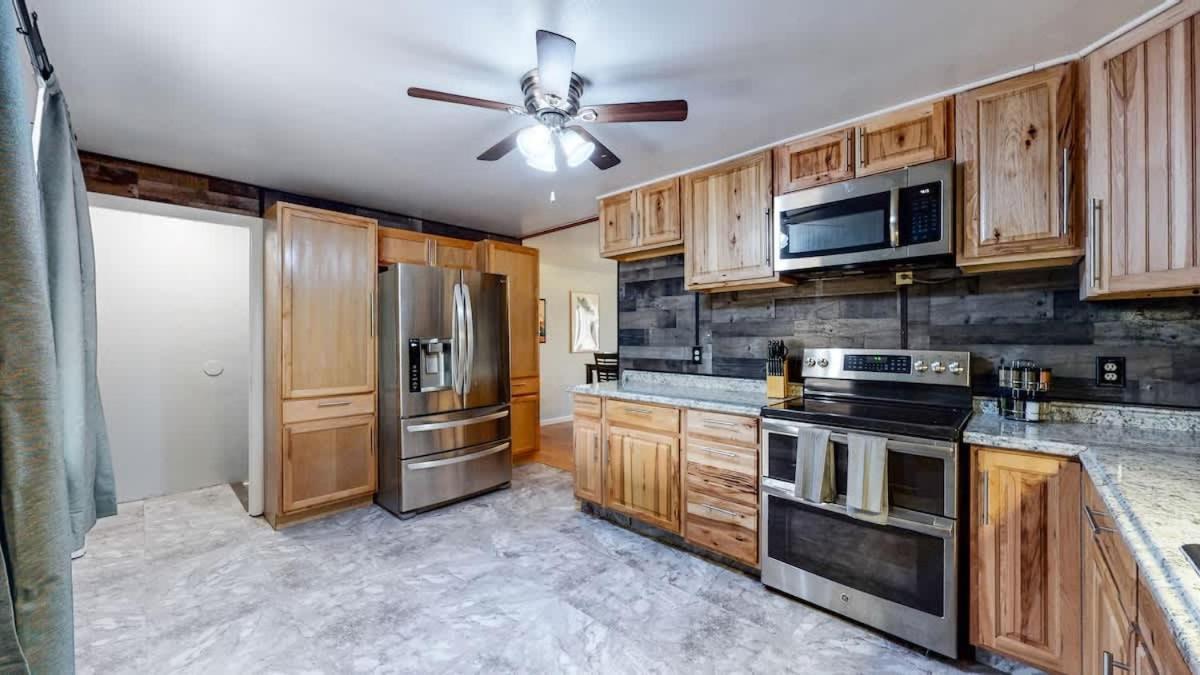 Spacious Family With Hockey Table & Huge Yard Escape * Denver