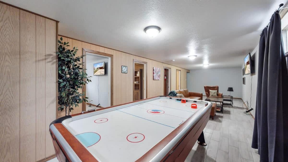 Spacious Family With Hockey Table & Huge Yard Escape Holiday home