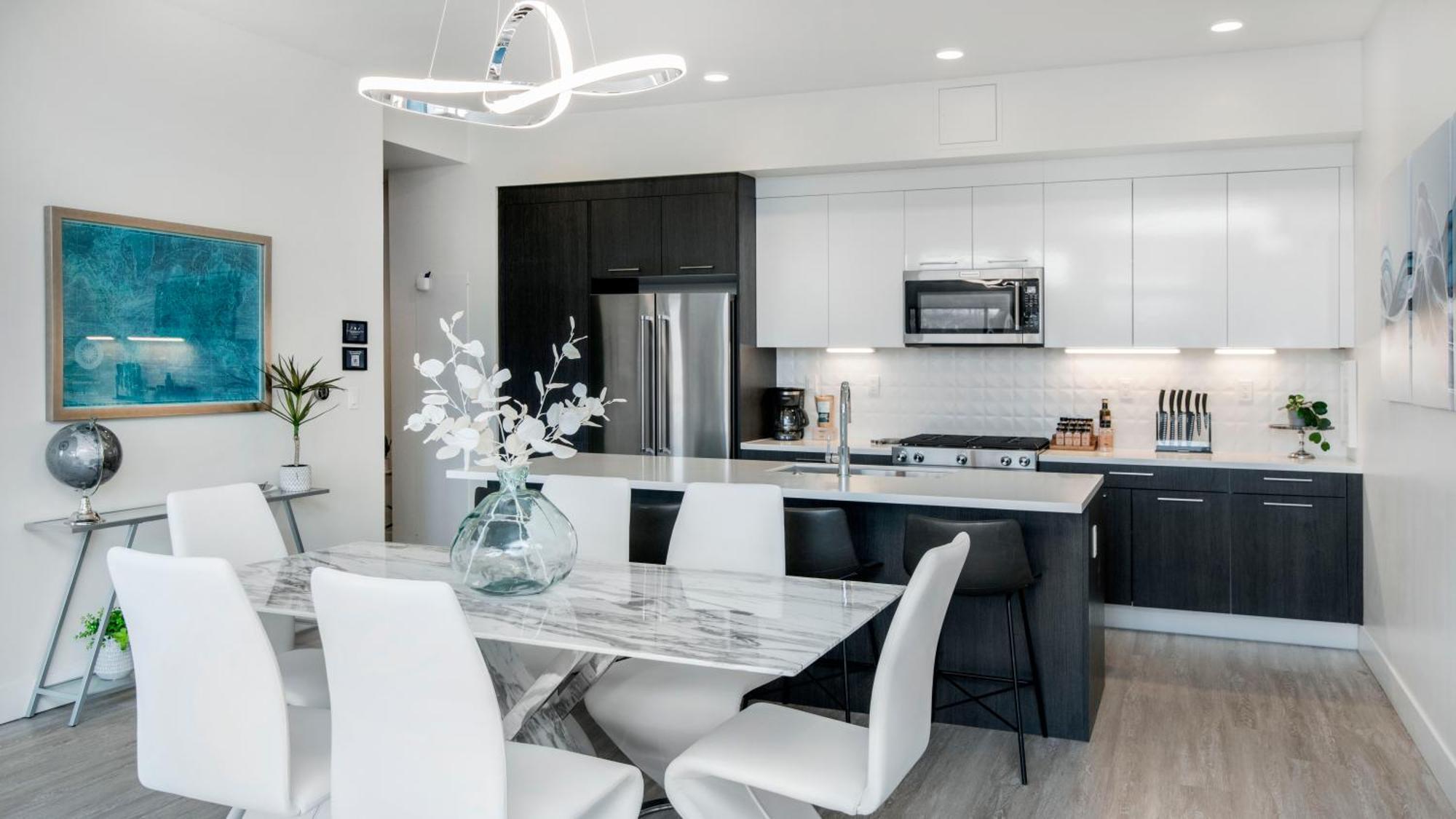 2880: Above The Cityline Elegance At Espadin Holiday home Denver