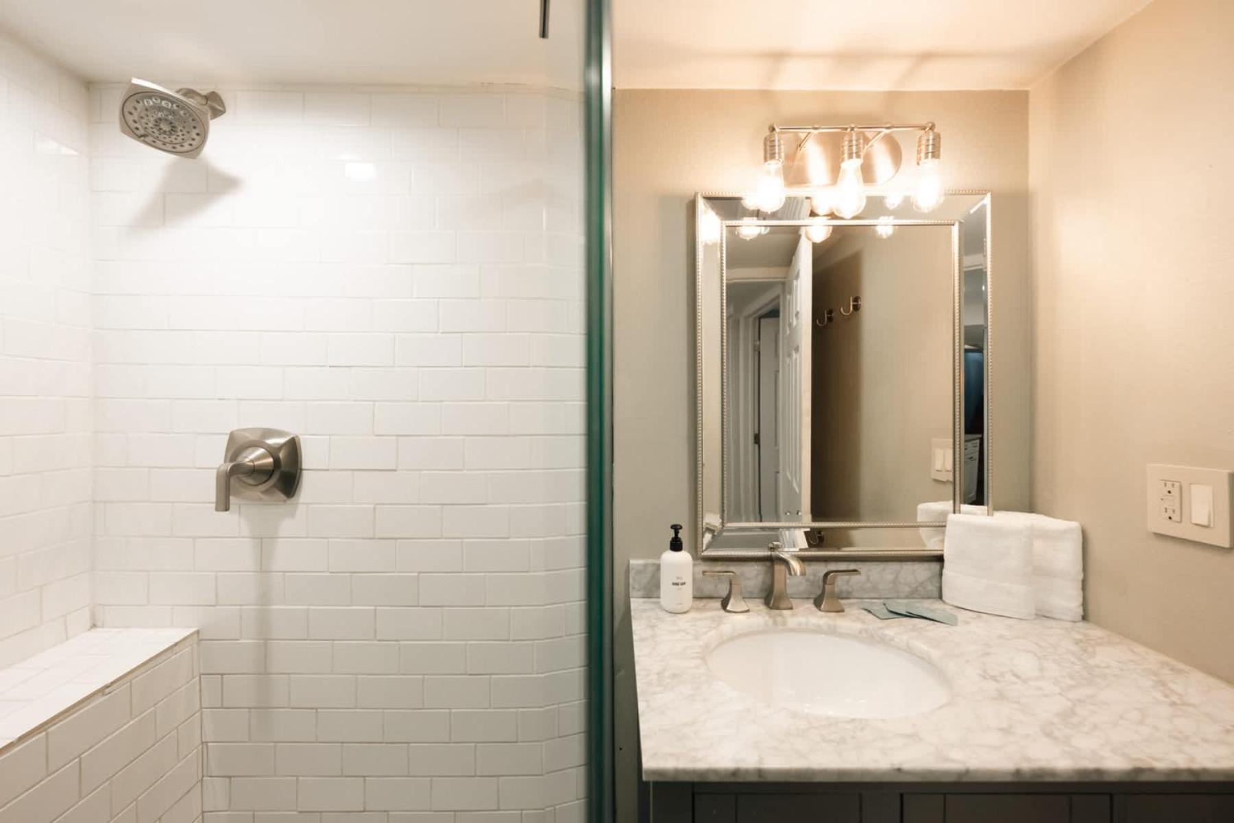 Superb Washington Park - Dog-friendly W Yard Holiday home *
