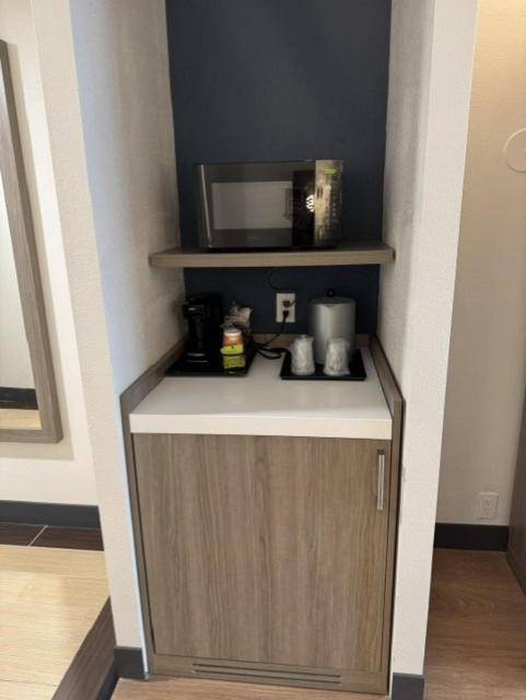 Holiday Inn Express Denver Central - North 3*