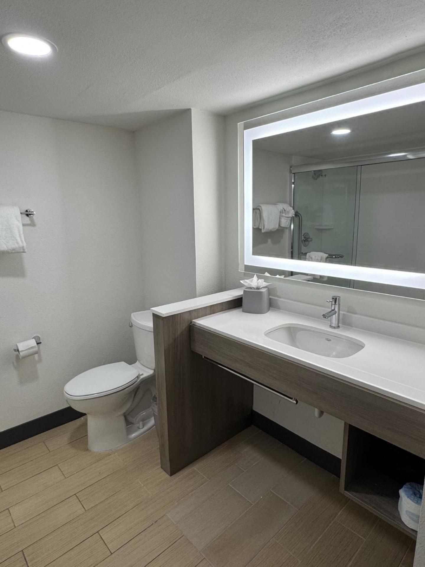 Holiday Inn Express Denver Central - North Hotel 3*