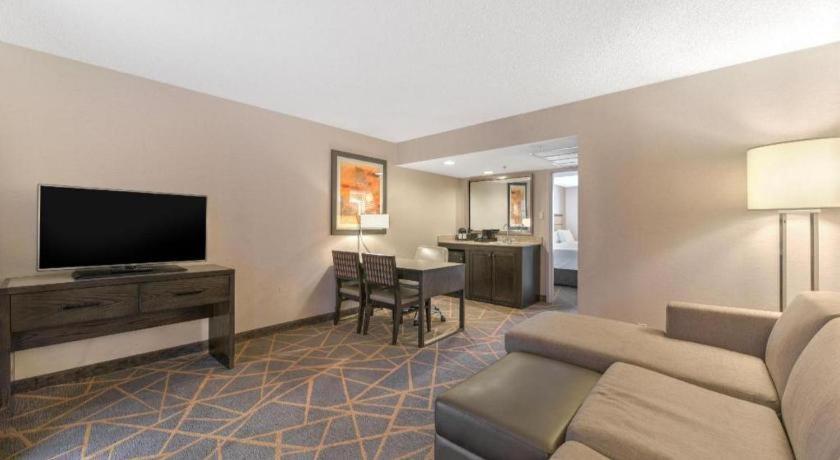 Hotel Embassy By Hilton Tech Center North