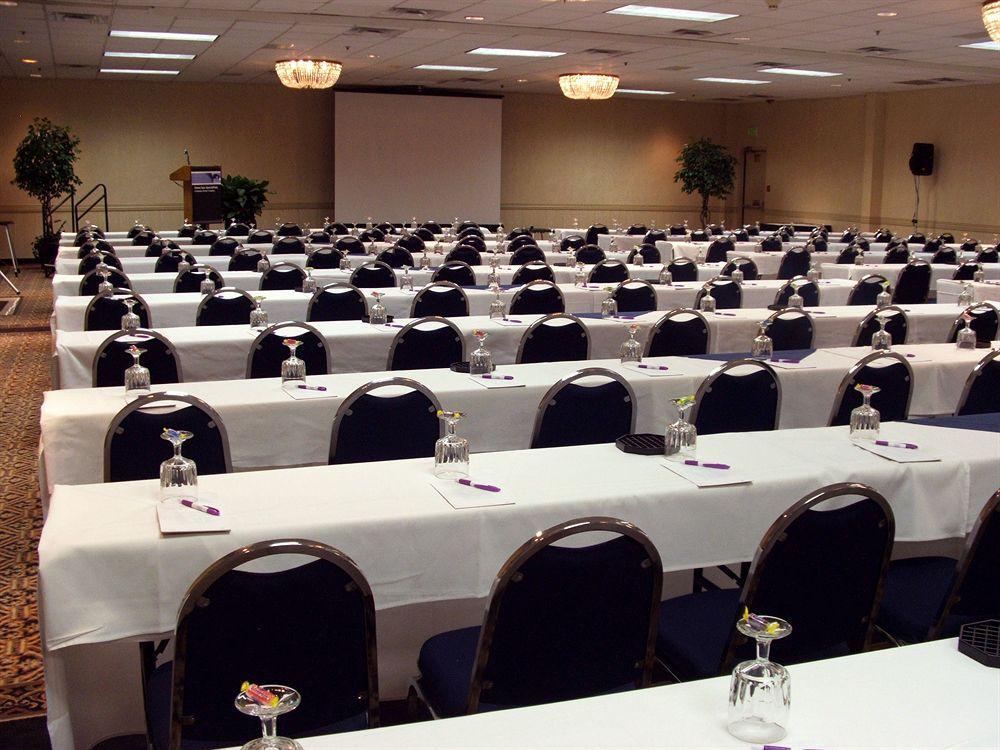 Hotel Embassy By Hilton Tech Center North 3*
