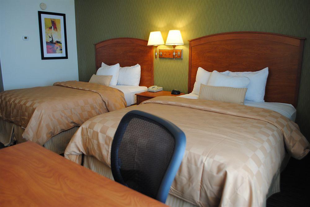 Hotel Spark By Hilton International Airport 3*
