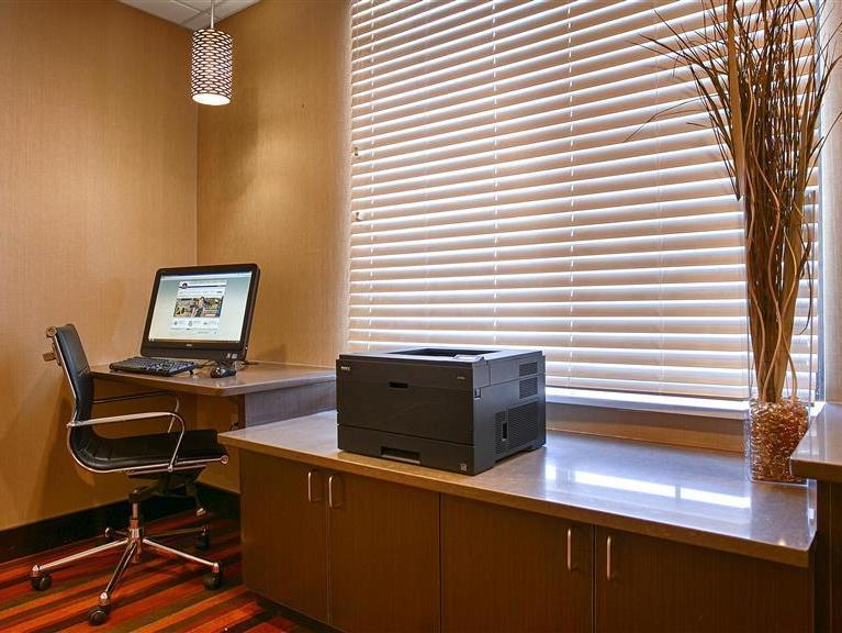 Hotel Spark By Hilton International Airport Denver