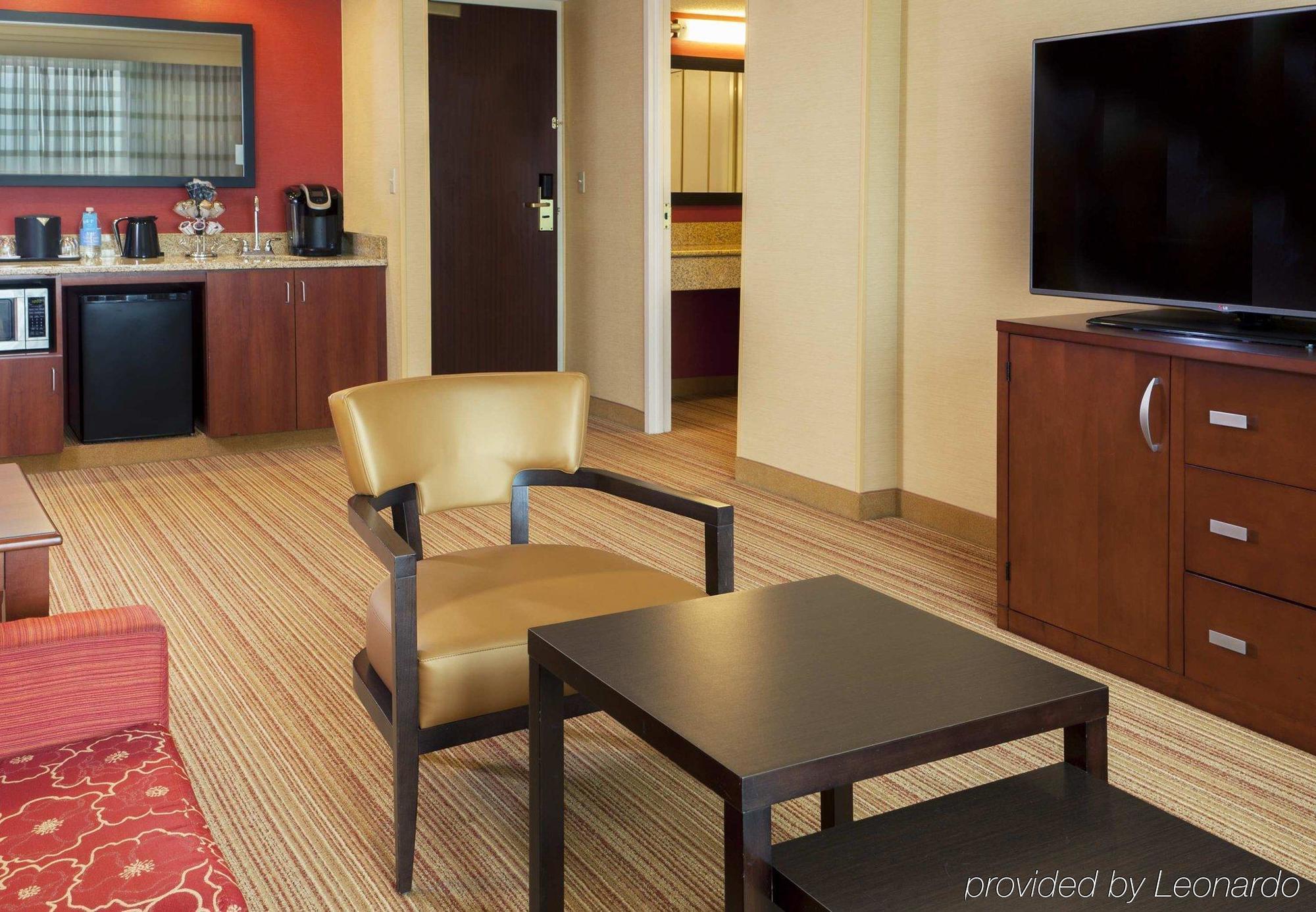 Courtyard By Marriott Airport Hotel Denver