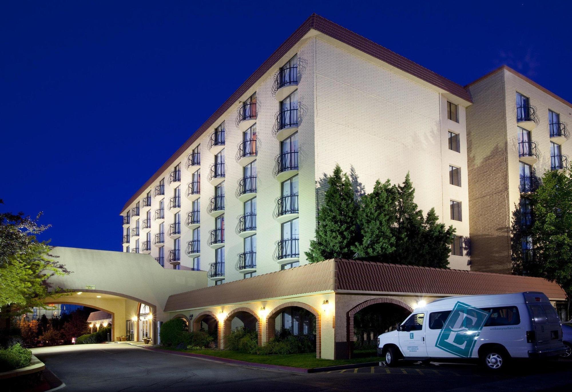 Embassy By Hilton Tech Center North Hotel 3*