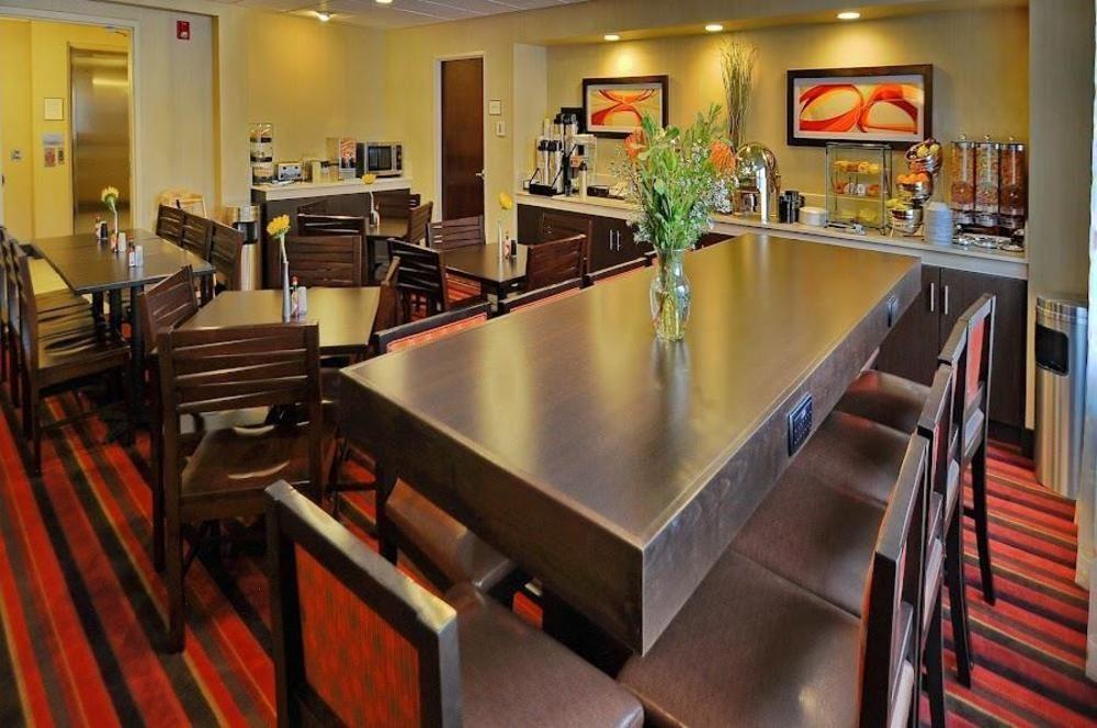 Hotel Spark By Hilton International Airport Denver
