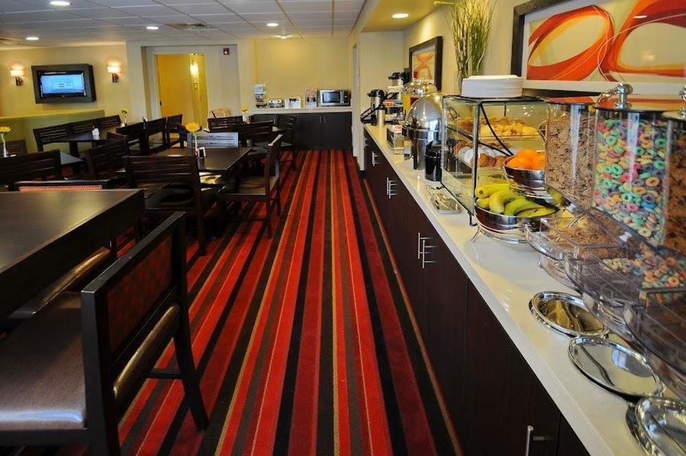 Hotel Spark By Hilton International Airport Denver