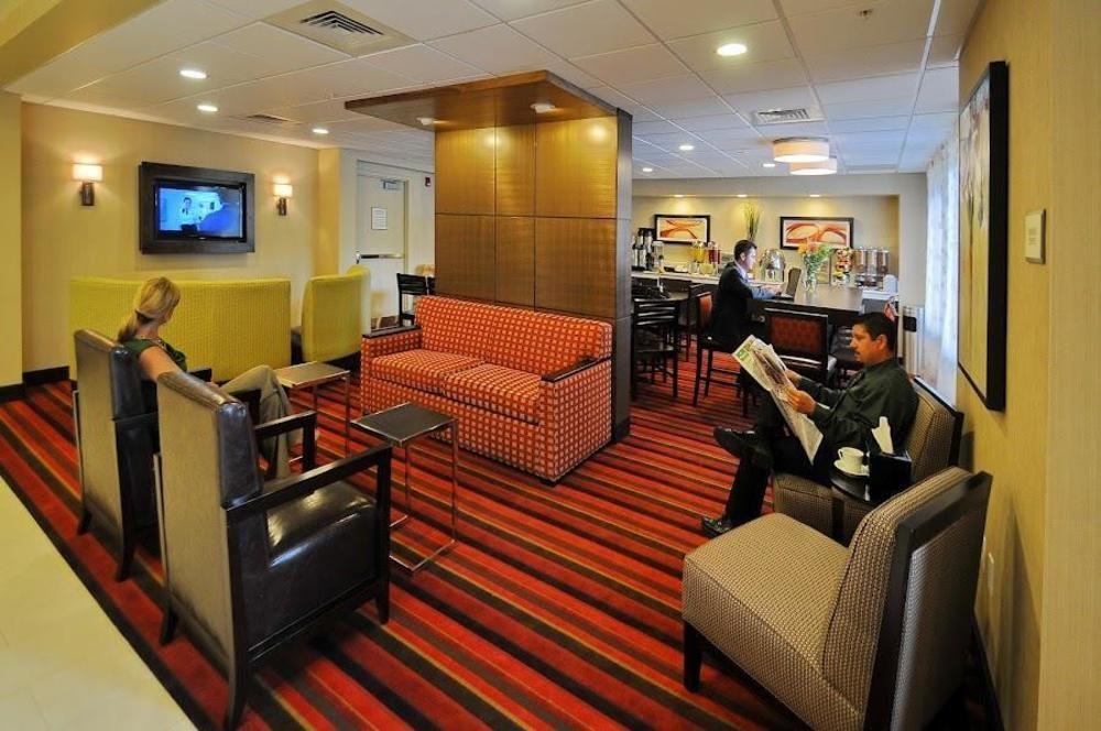 Spark By Hilton International Airport 3*
