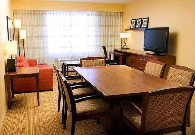 Courtyard By Marriott Airport Hotel Denver