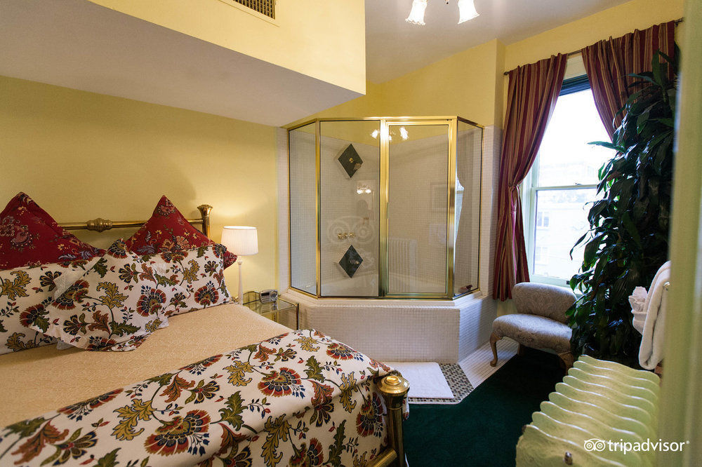 Capitol Hill Mansion 4*