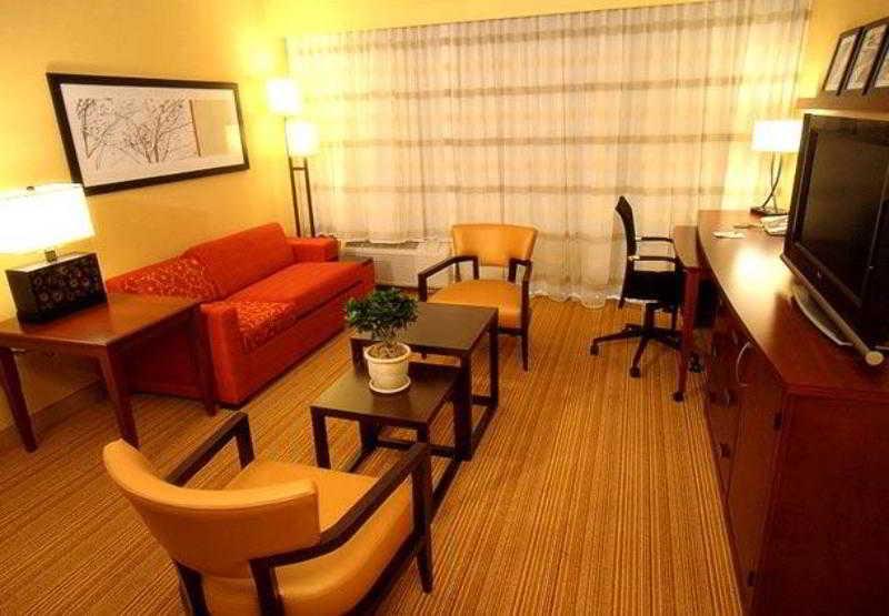 Courtyard By Marriott Airport 3*