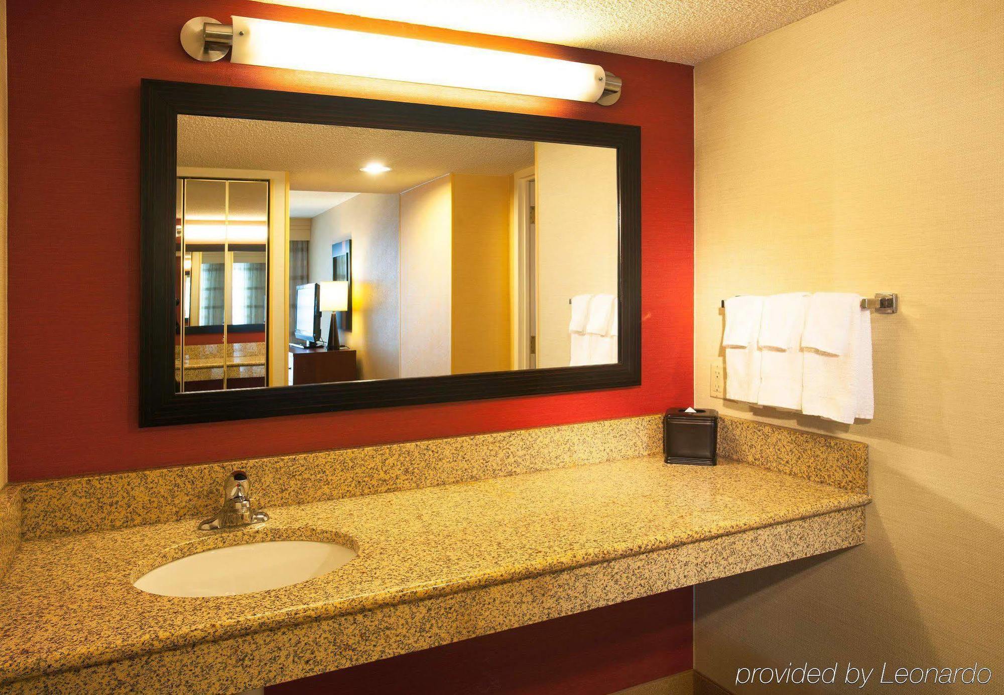 Courtyard By Marriott Airport Hotel Denver