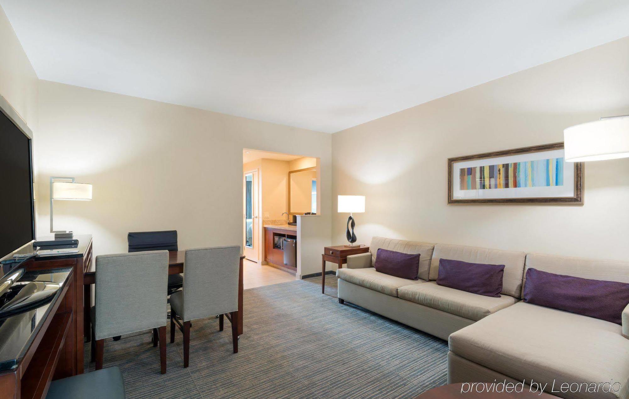 Hotel Embassy By Hilton Downtown Convention Center 4*