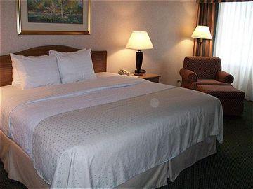 Holiday West Hotel