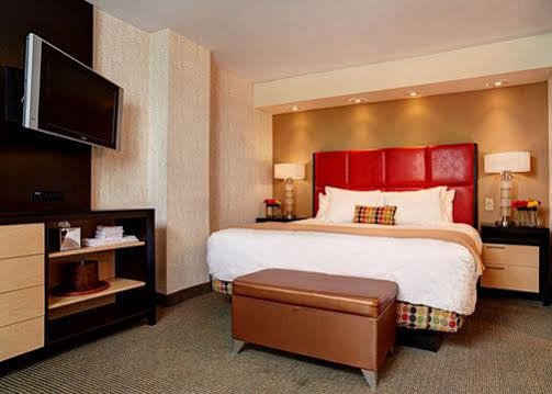 Holiday Express Downtown By Ihg Hotel 3*