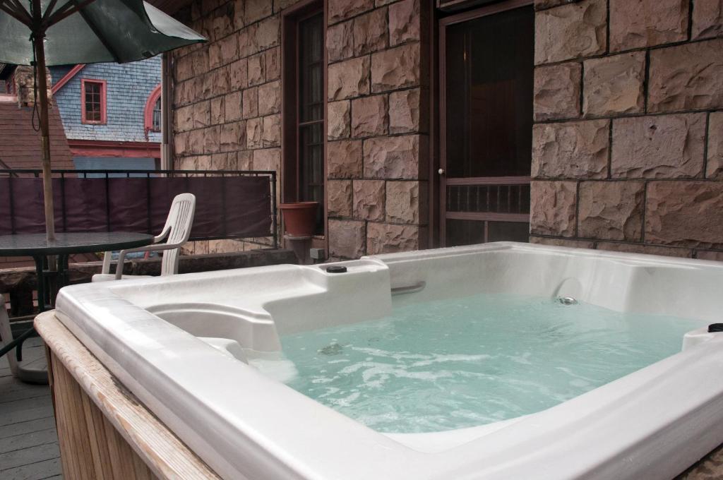 Castle Marne Bed & Breakfast Bed & Breakfast 4*