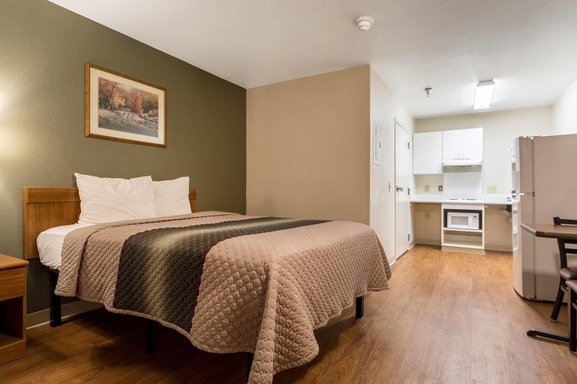 Hometowne By Red Roof - Glendale/ Cherry Creek Denver