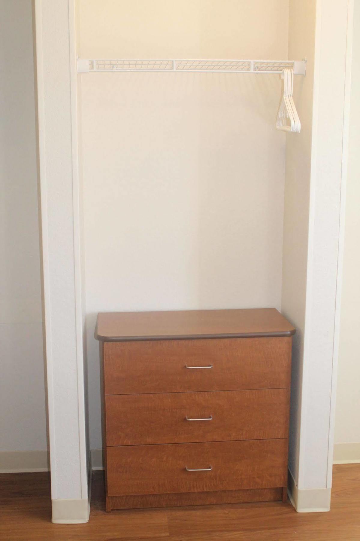 Hometowne By Red Roof - Glendale/ Cherry Creek Motel 2*
